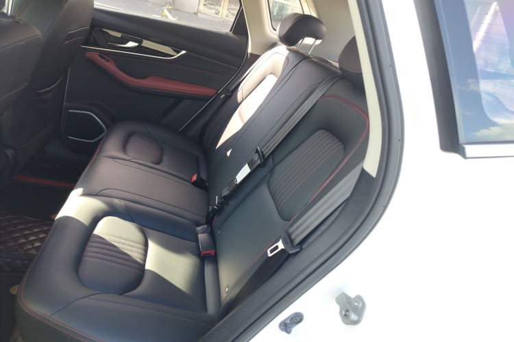 Used Bestune T33 2019 1.6L Automatic Luxury Version China V Emission Standard Left Rear Seat