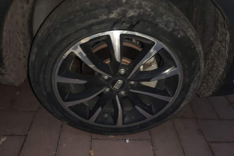 Used Bestune T33 2021 1.2T DCT Luxury Model Right Front Wheel Hub