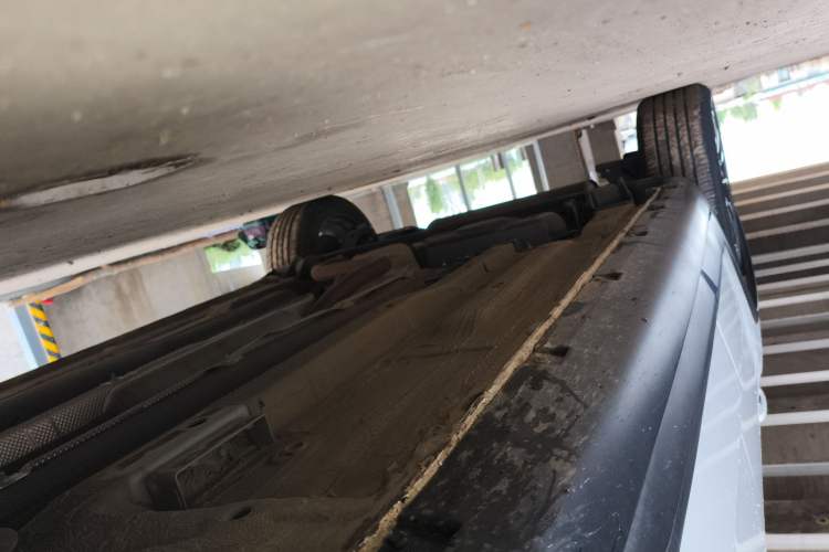 Used Bestune T33 2021 1.2T DCT Luxury Model Right Side Sill