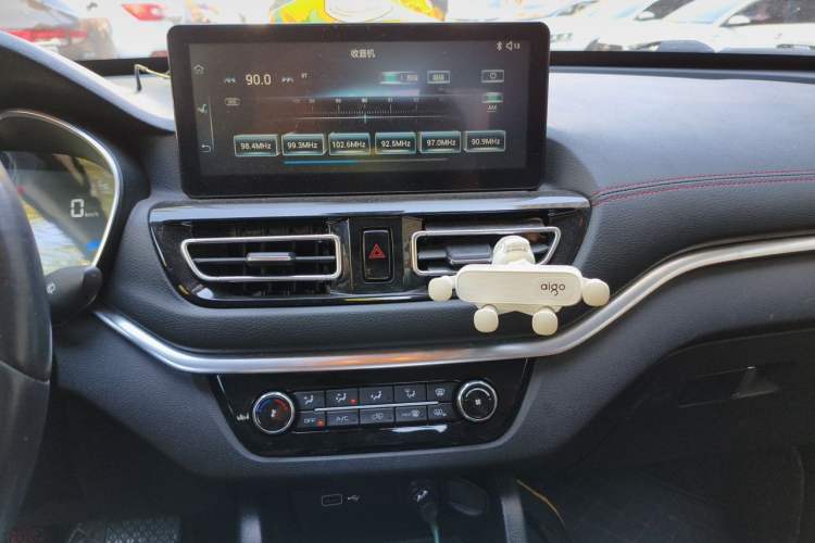 Used Bestune T33 2019 1.6L Automatic Luxury Version China V Emission Standard Audio And AC Panel