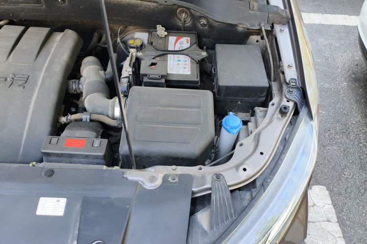 Used Bestune T33 2019 1.6L Automatic Luxury Version China V Emission Standard Engine Bay Left