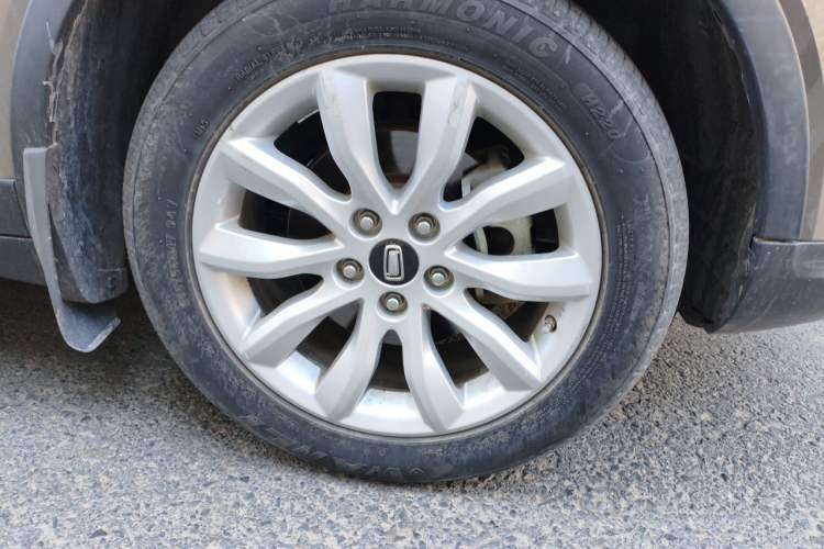 Used Bestune T33 2019 1.6L Automatic Luxury Version China V Emission Standard Right Front Wheel Hub