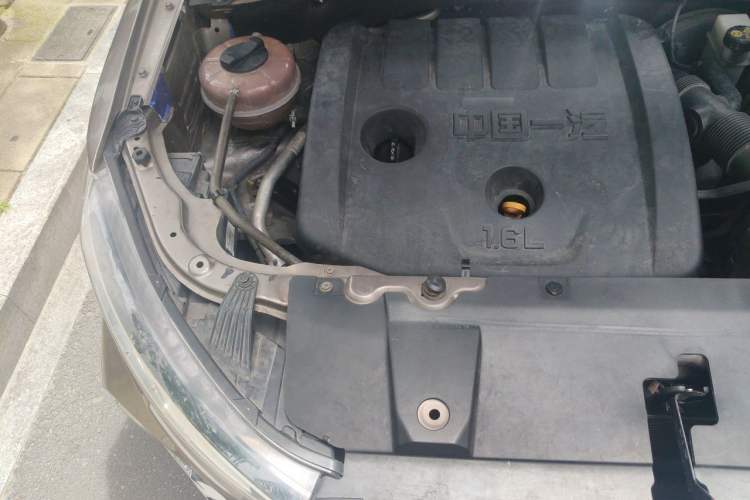 Used Bestune T33 2019 1.6L Automatic Luxury Edition China VI Engine Bay Right