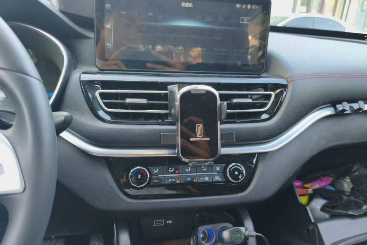 Used Bestune T33 2019 1.6L Automatic Luxury Version China V Emission Standard Audio And AC Panel