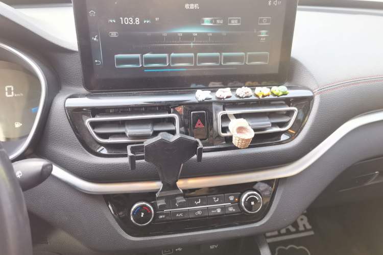 Used Bestune T33 2019 1.6L Automatic Luxury Version China V Emission Standard Audio And AC Panel