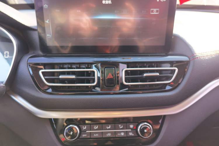 Used Bestune T33 2019 1.6L Automatic Luxury Edition China VI Audio And AC Panel