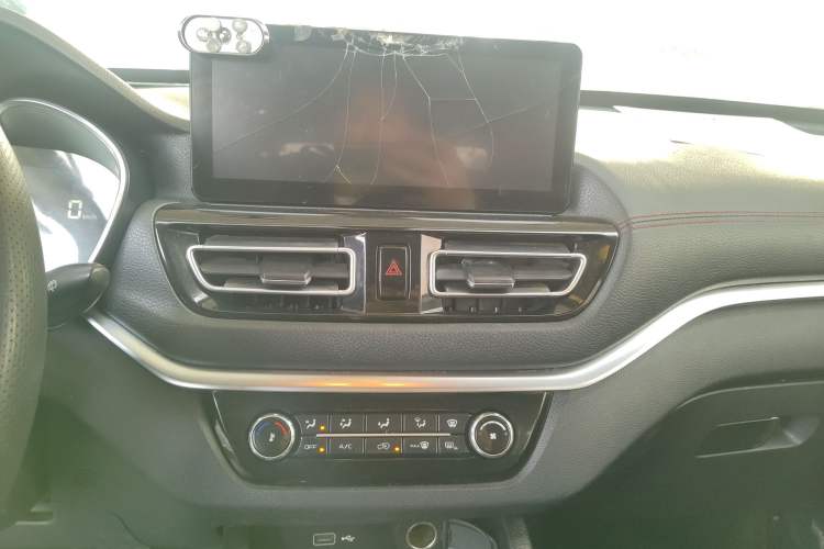 Used Bestune T33 2019 1.6L Automatic Luxury Edition China VI Audio And AC Panel