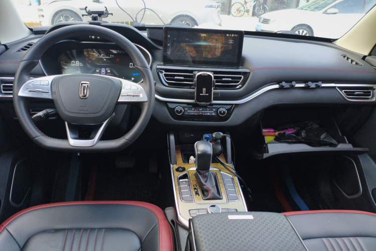 Used Bestune T33 2019 1.6L Automatic Luxury Version China V Emission Standard Center Console