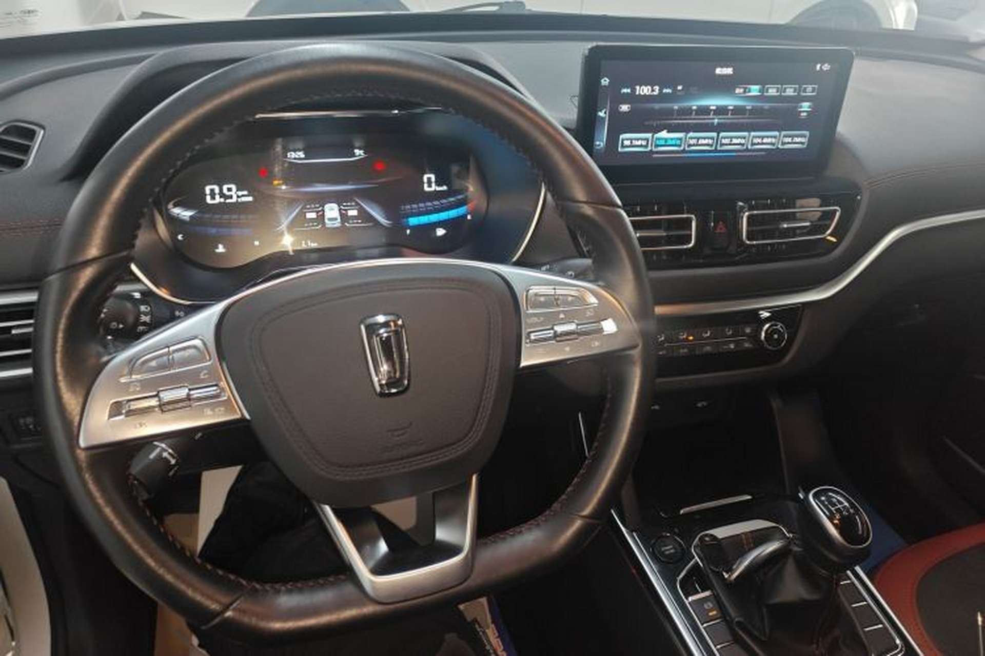 Used Bestune T33 2019 1.6L Manual Luxury Edition China VI Center Console