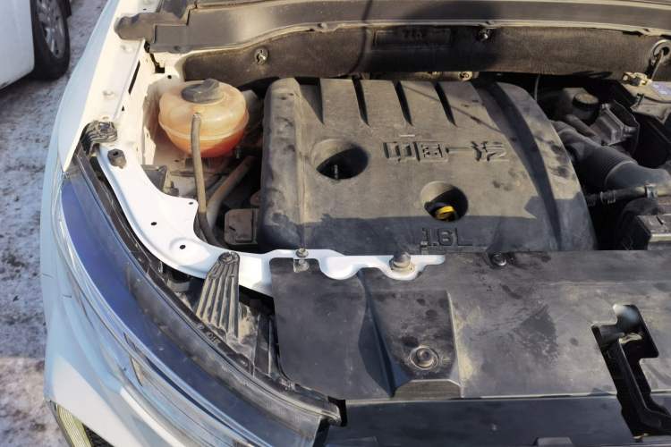 Used Bestune T33 2019 1.6L Automatic Luxury Version China V Emission Standard Engine Bay Right