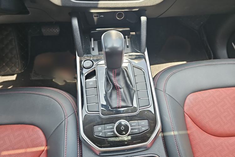 Used Bestune T33 2019 1.6L Automatic Connected Smart Cool Version China V Emission Standard Gear Lever