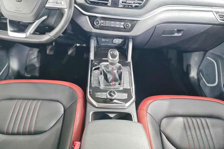 Used Bestune T33 2019 1.6L Manual Luxury Version China V Gear Lever