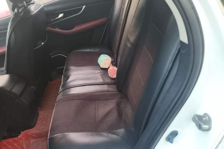 Used Bestune T33 2019 1.6L Automatic Luxury Edition China VI Interior 4