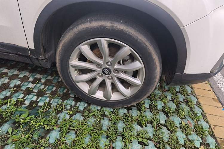 Used Bestune T33 2019 1.6L Automatic Luxury Edition China VI Right Front Wheel Hub