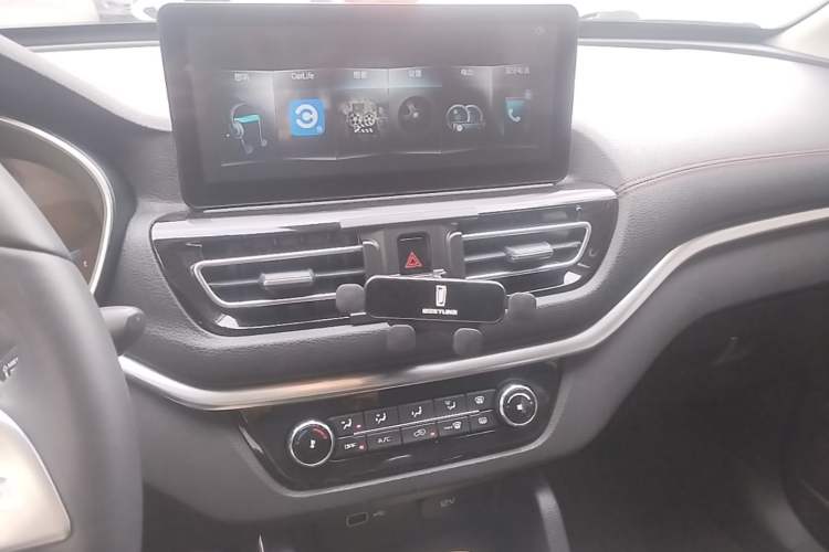 Used Bestune T33 2021 1.2T Manual Luxury Model Audio And AC Panel