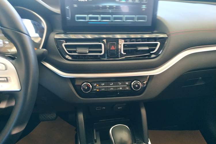 Used Bestune T33 2021 1.2T DCT Luxury Model Audio And AC Panel