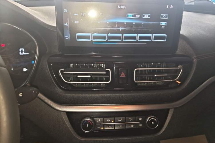 Used Bestune T33 2021 1.2T DCT Luxury Model Audio And AC Panel
