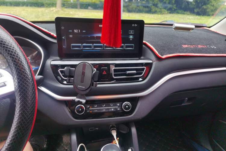 Used Bestune T33 2021 1.2T DCT Luxury Model Audio And AC Panel
