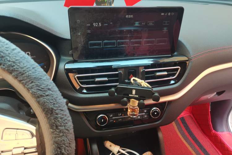 Used Bestune T33 2021 1.2T Manual Luxury Model Audio And AC Panel