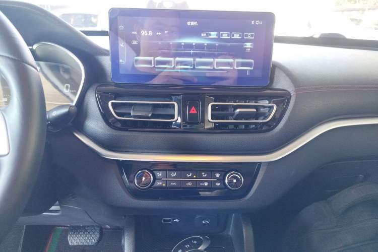 Used Bestune T33 2021 1.2T DCT Luxury Model Audio And AC Panel