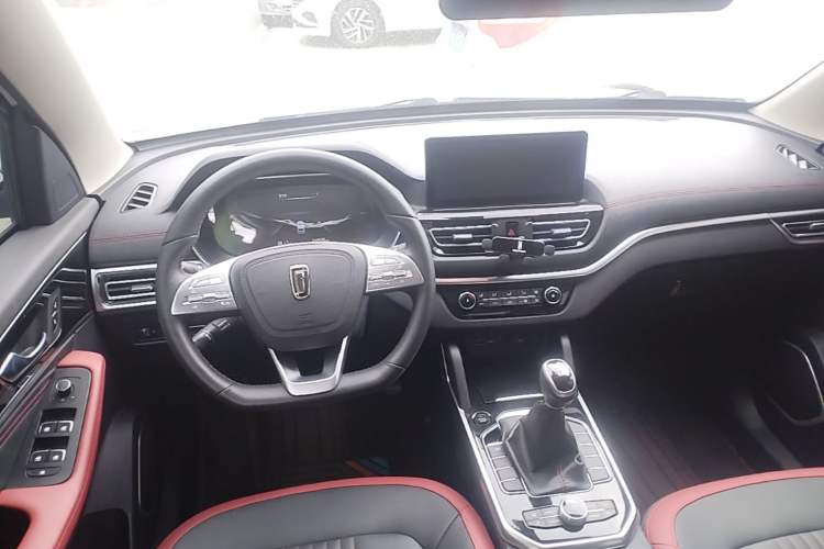 Used Bestune T33 2021 1.2T Manual Luxury Model Center Console