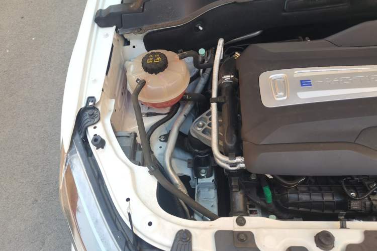 Used Bestune T33 2021 1.2T Manual Luxury Model Engine Bay Right