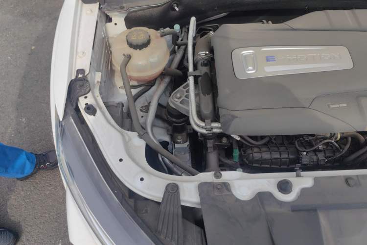 Used Bestune T33 2021 1.2T Manual Luxury Model Engine Bay Right