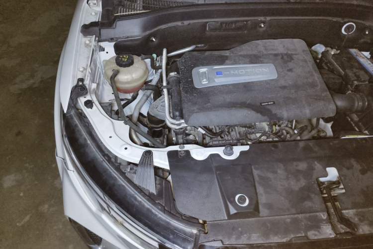 Used Bestune T33 2021 1.2T Manual Luxury Model Engine Bay Right