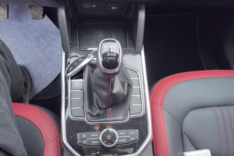Used Bestune T33 2021 1.2T Manual Luxury Model Gear Lever