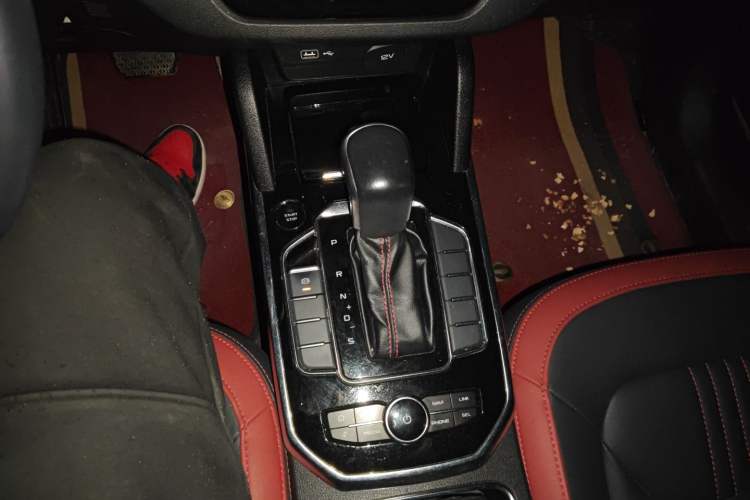 Used Bestune T33 2021 1.2T DCT Luxury Model Gear Lever