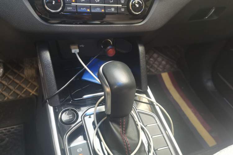 Used Bestune T33 2021 1.2T DCT Luxury Model Gear Lever