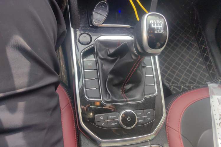 Used Bestune T33 2021 1.2T Manual Luxury Model Gear Lever