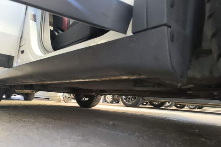 Used Bestune T33 2021 1.2T DCT Luxury Model Right Side Sill
