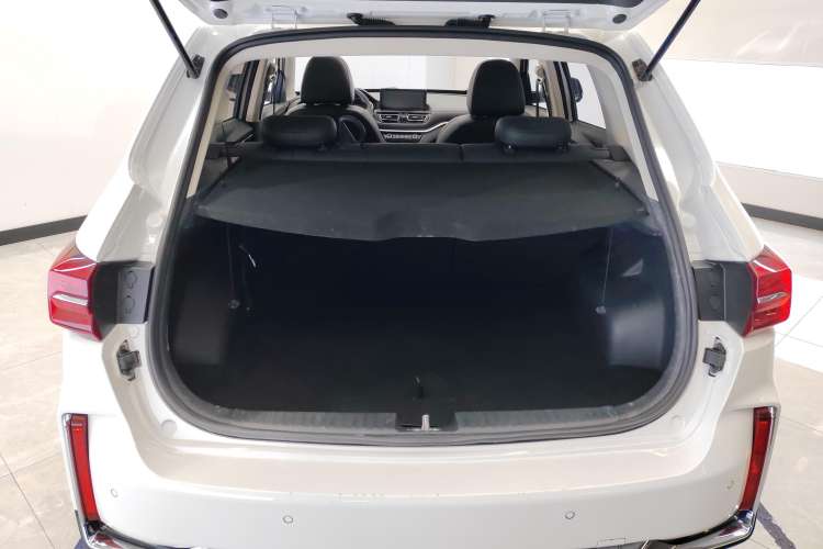 Used Bestune T33 2021 1.2T Manual Luxury Model Trunk
