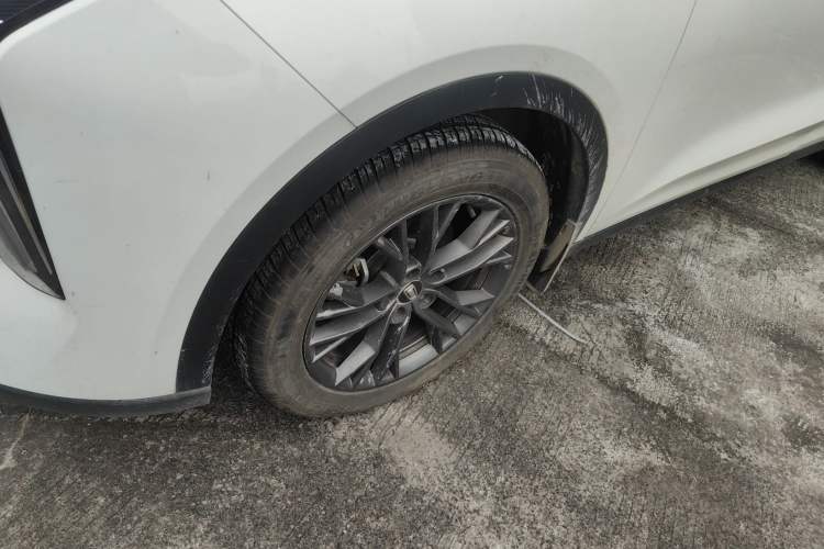 Used Bestune T55 2023 1.5T Automatic Leap Model Left Front Wheel Hub