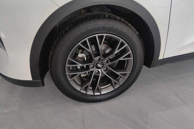Used Bestune T55 2023 1.5T Automatic Leap Model Left Front Wheel Hub