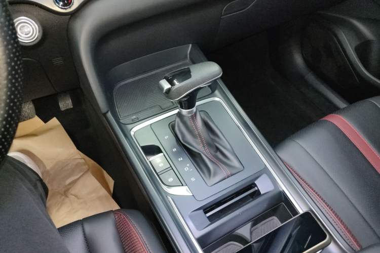 Used Bestune T55 2021 1.5T Automatic Enjoyment · Luxury Edition Gear Lever