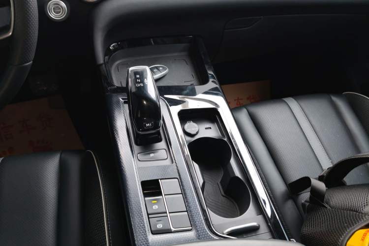 Used Bestune T55 2021 1.5T Automatic Enjoyment & Premium Edition Gear Lever