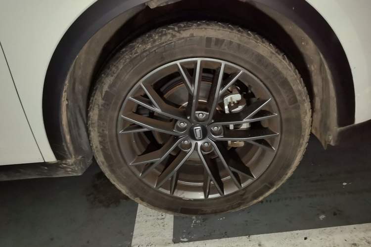 Used Bestune T55 2021 1.5T Automatic Joyful·Prestige Edition Right Front Wheel Hub
