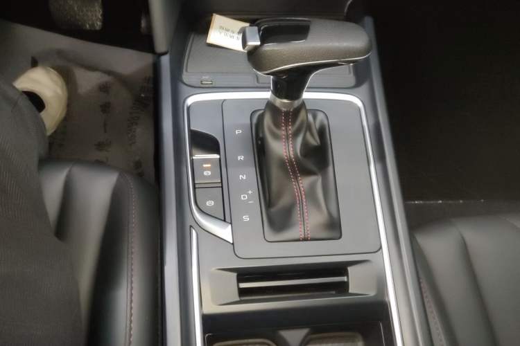 Used Bestune T55 2022 1.5T Automatic Leap Edition Gear Lever
