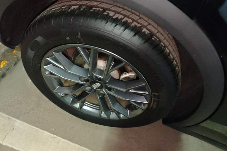 Used Bestune T55 2022 1.5T Automatic Leap Edition Right Rear Wheel Hub