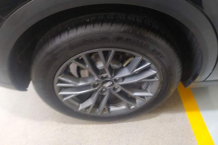 Used Bestune T55 2022 1.5T Automatic Leap Edition Right Rear Wheel Hub