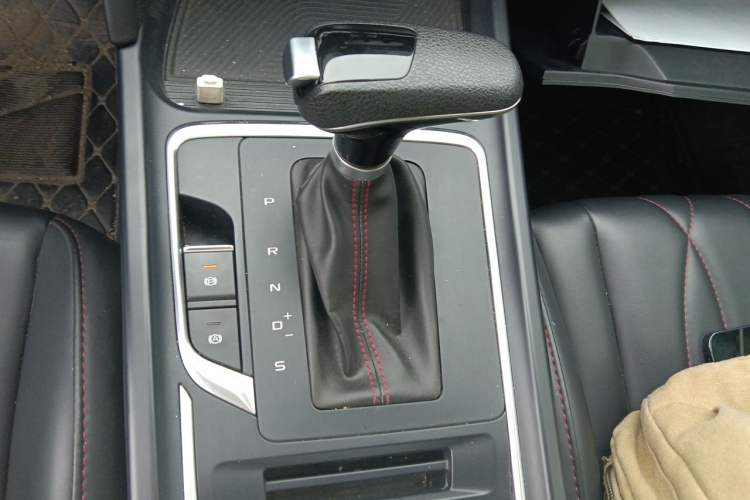 Used Bestune T55 2022 1.5T Automatic Leap Edition Gear Lever