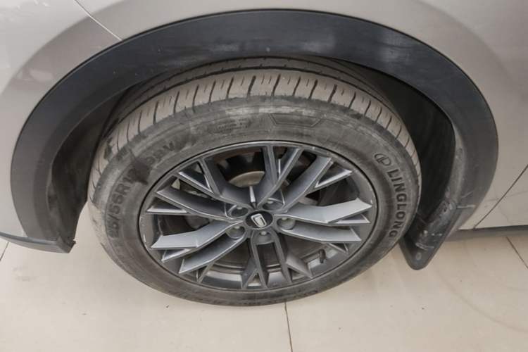 Used Bestune T55 2022 1.5T Automatic Leap Edition Left Front Wheel Hub