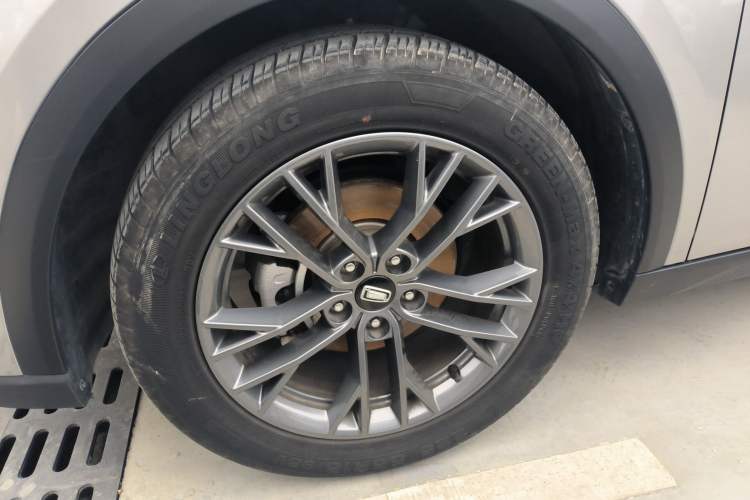 Used Bestune T55 2022 1.5T Automatic Leap Edition Left Front Wheel Hub