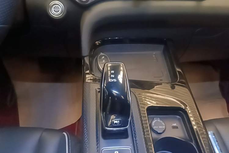 Used Bestune T55 2022 1.5T Automatic ZHUOYUE Model Gear Lever