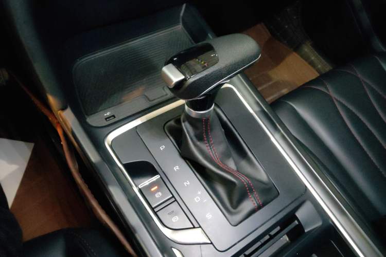 Used Bestune T55 2022 1.5T Automatic Leap Edition Gear Lever