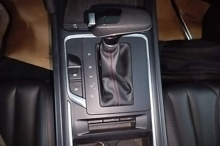 Used Bestune T55 2022 1.5T Automatic Leap Edition Gear Lever