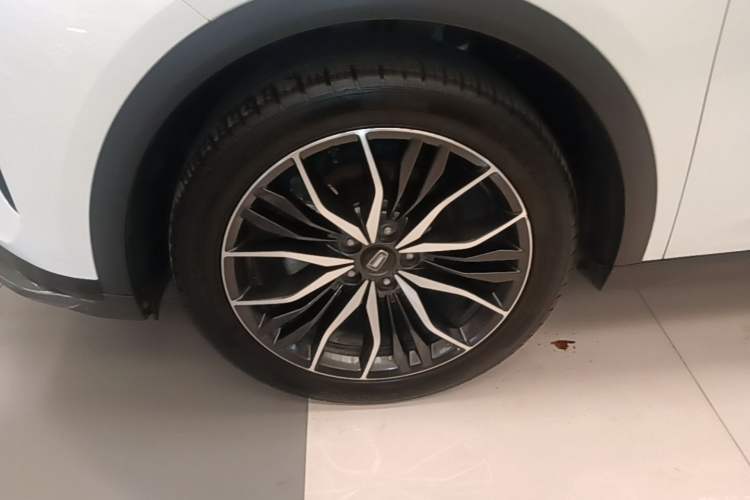 Used Bestune T55 2022 1.5T Automatic ZHUOYUE Model Left Front Wheel Hub