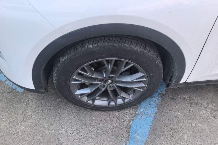 Used Bestune T55 2022 1.5T Automatic Leap Edition Left Front Wheel Hub